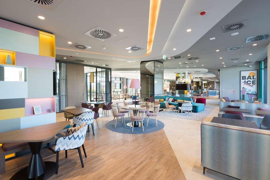 Отель Hampton By Hilton Krakow Airport Балице Интерьер фото