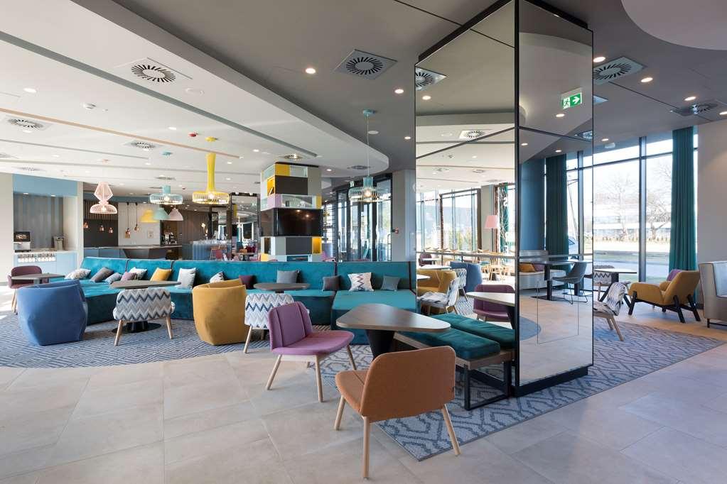 Отель Hampton By Hilton Krakow Airport Балице Интерьер фото